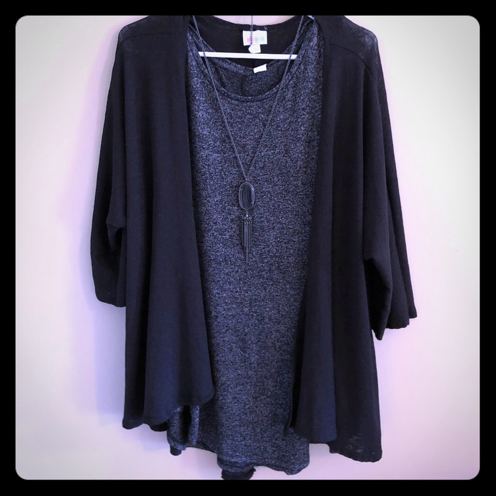 NWOT LuLaRoe Lindsay kimono. Small